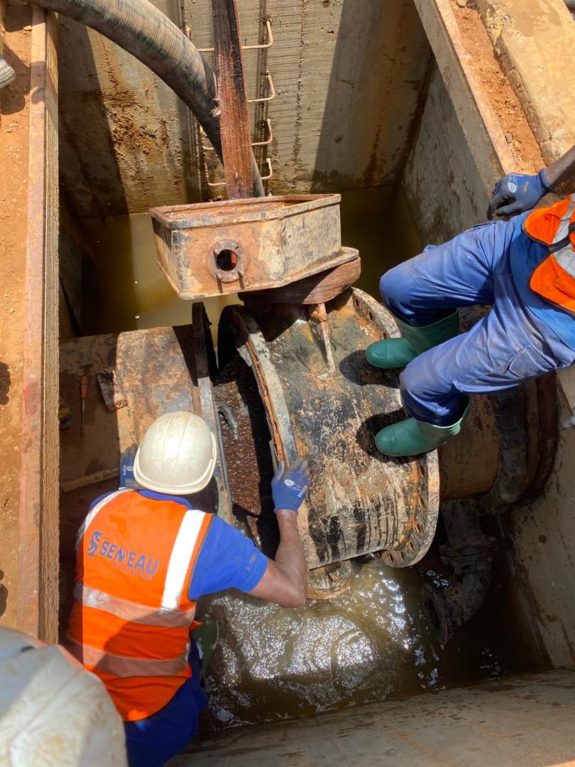 sen_eau's tweet photo. Chaque chantier a son importance. Et chacun contribue à acheminer l'eau jusqu'à vous. 💧
Ces images montrent une nouvelle série d'interventions en cours sur notre réseau
#SENEAU #travauxréseau #transparence #engagement #eaupotable #maintenance #servicepublic #Dakar https://t.co/aQpP0ZZGSV