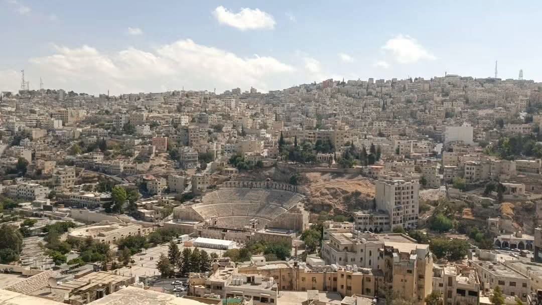 RamziDesert's tweet photo. "عراقة التاريخ وسط نبض المدينة! 🏛️✨ المدرج الروماني في عمّان من الأعلى.
​#عمان #الأردن #المدرج_الروماني #Amman #Jordan https://t.co/BeEft8Ryte