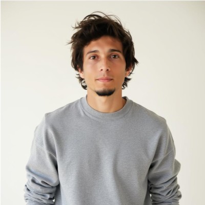 jakecastilloooo's tweet photo. 2.5 years of app scaling, distribution, and marketing sauce in 2 mins (Part 1):

(BOOKMARK THIS)

1.  When you evaluate a niche to build an app in, look for these 4 factors to predict your upside: https://t.co/Ux9HBr7rHJ