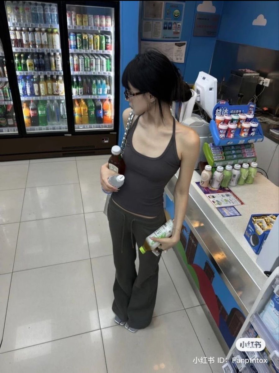 sa2meinam3's tweet photo. ʚ 𝓲 feel like i can only make peace with myself by getting even thinner ɞ https://t.co/Lal9n6Vumz