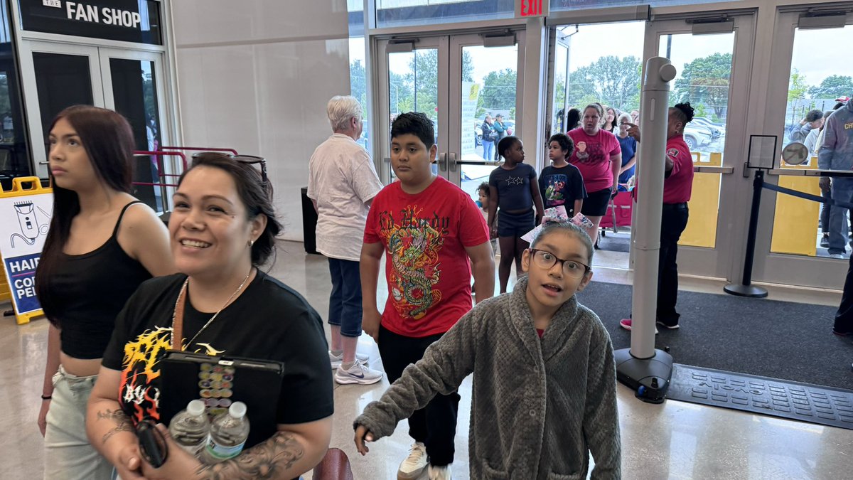 kckschools's tweet photo. Our annual Back to School &amp; Health Fair is underway! Join us at Homefield KC (9250 State Ave.) for free backpacks, school supplies, haircuts, and more!  The fair runs through 1pm. https://t.co/i6CGmL6ala