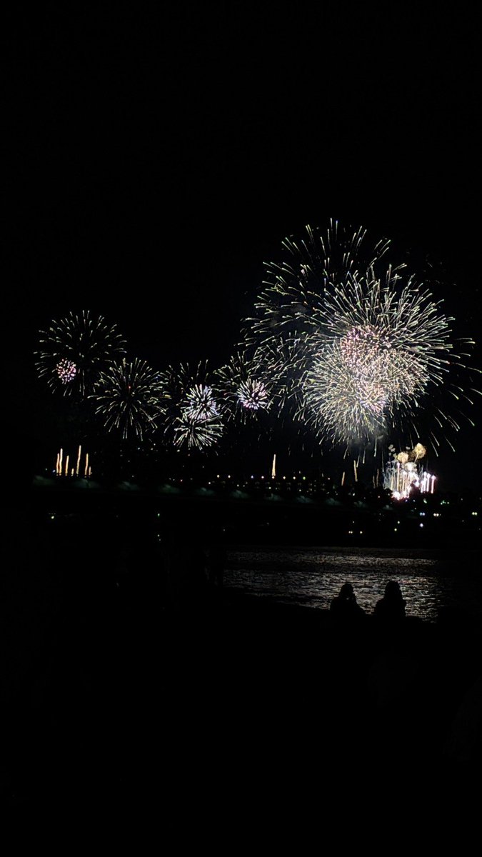 nn_hmku's tweet photo. 🎆めっちゃ綺麗だったぁ🎇 https://t.co/ZOaRNzKQ5w