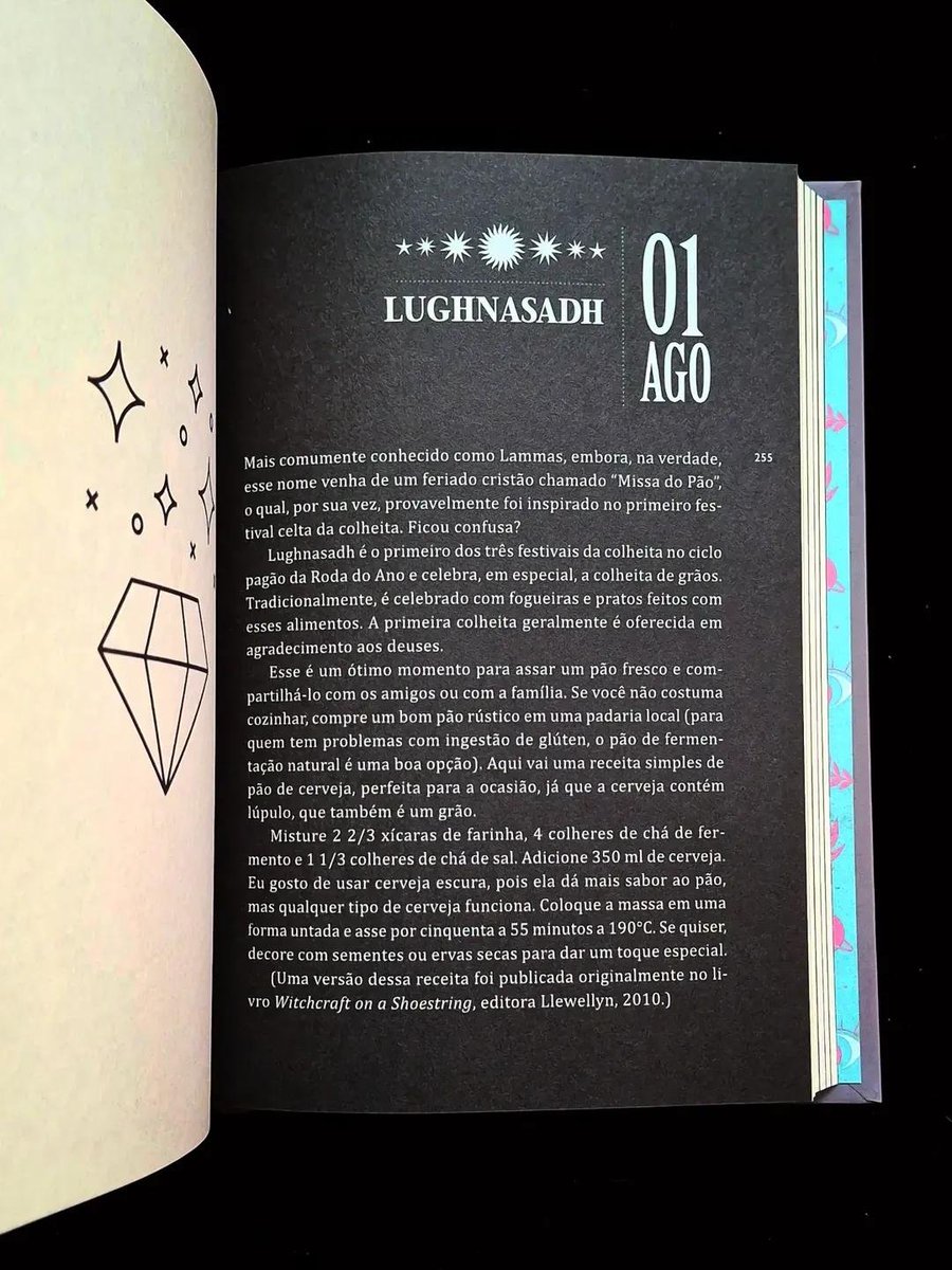 witchsayu_'s tweet photo. ✨️💜 AGOSTO 💜✨️  

Chegou o mês incrível! 

📷 Livro Diário Mágico da Bruxa e Livro Ano Mágico https://t.co/jECW0YAOO7