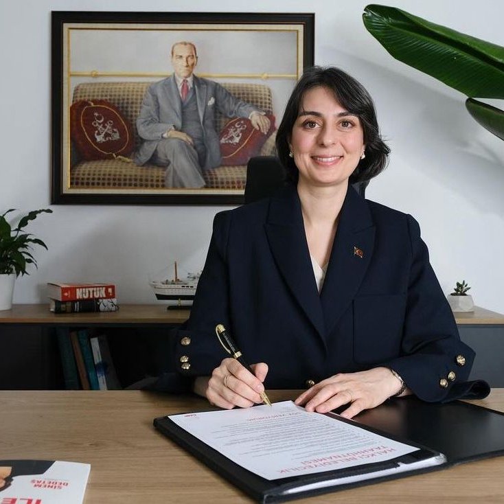 bpthaber's tweet photo. Tutuklanan Üsküdar Belediye Başkanı Sinem Dedetaş, görevden uzaklaştırıldı. https://t.co/R26qEayECL
