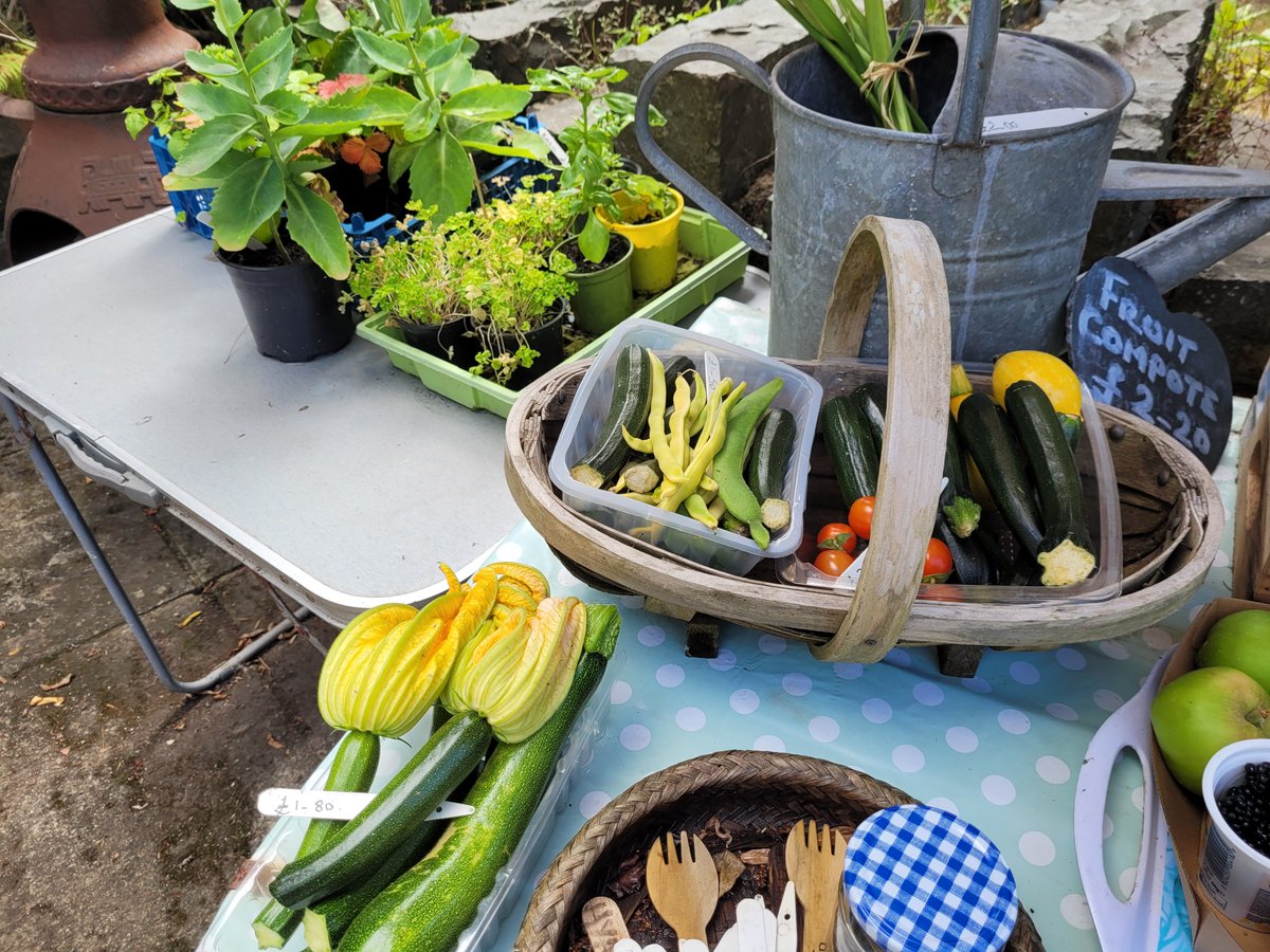 dovecotenursery's tweet photo. Our fruity 😋 table today #anglesey #local #seasonal #chef https://t.co/S8kzambrmW