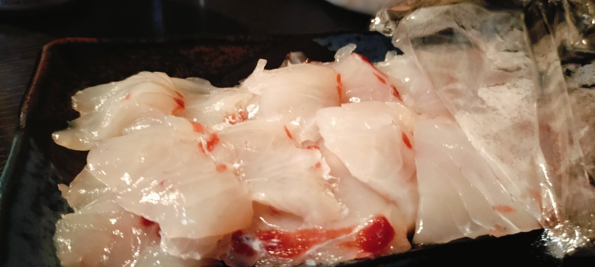 takayan_0918's tweet photo. 鯛のお刺身美味しかった😋
でも、一晩寝かせたらもっと味が出そうな感じがする。 https://t.co/6n1HaQuIDO