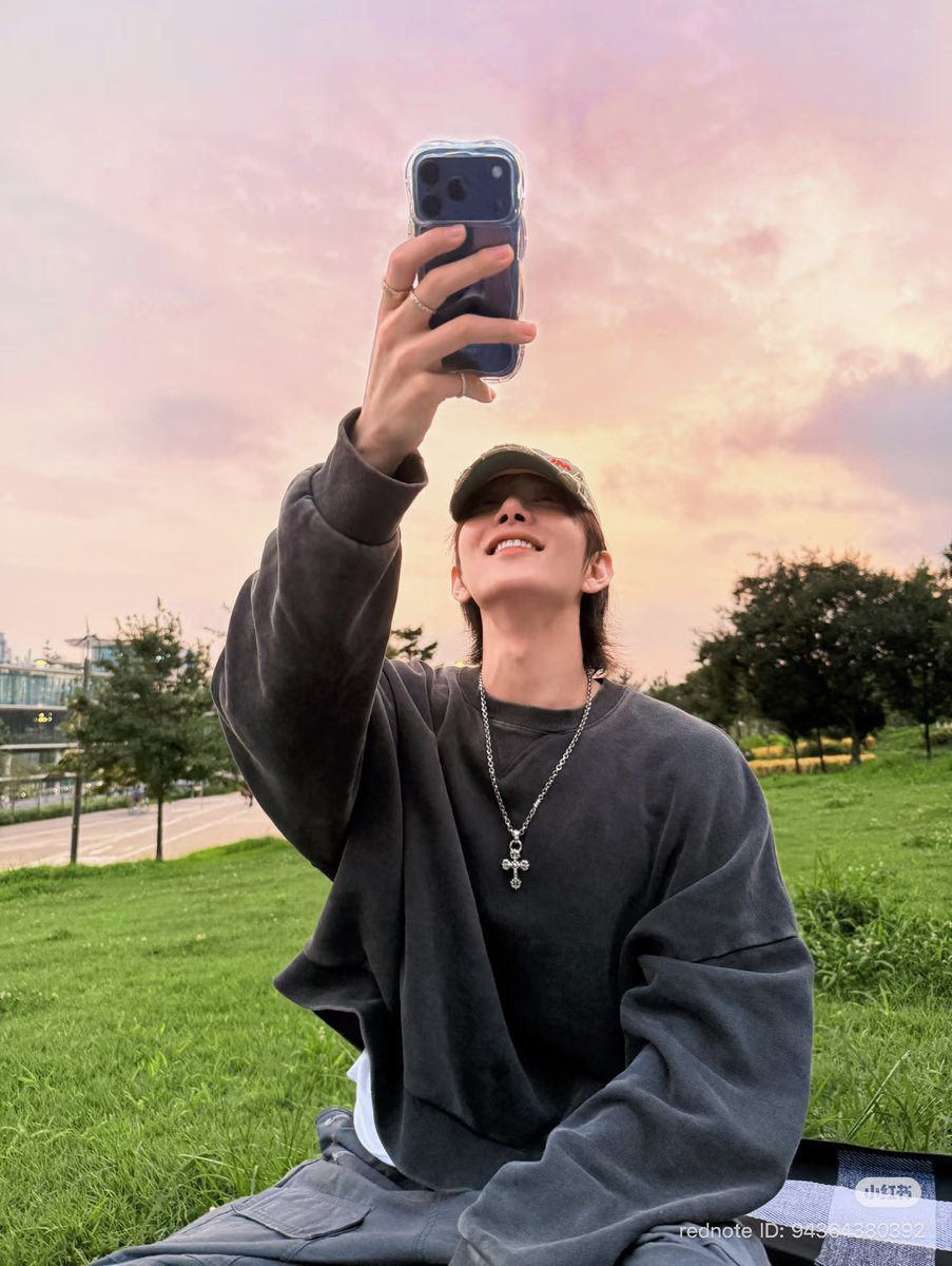 hjszones's tweet photo. joshua xhs update! #조슈아 

same pics on ig + he added this photo 🧡 https://t.co/p3Tc0gE6xo