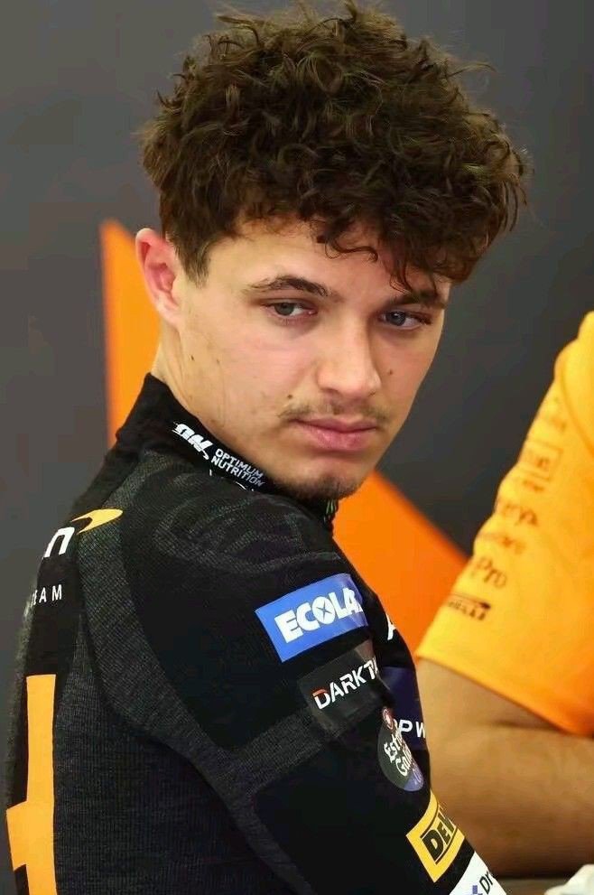 Pray4Landussy's tweet photo. He's the only man who can look like a princess with a facial hair https://t.co/kPEMCp7ghC