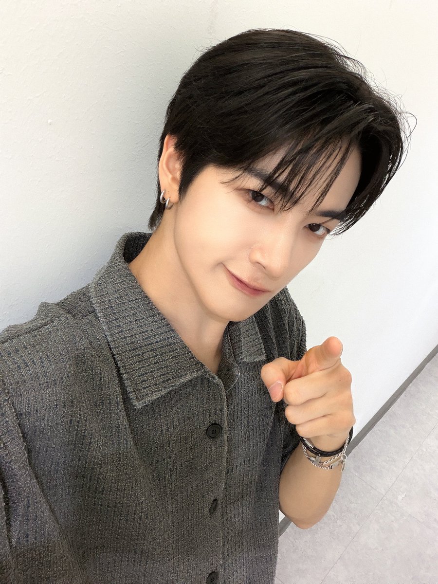TRENDZ_OFFCL's tweet photo. [#윤우] 많이 웃었다 오늘도🐺🖤

#FROM_TRENDZ #TO_FRIENDZ #TRENDZ #트렌드지 https://t.co/Feu9xQAhO5