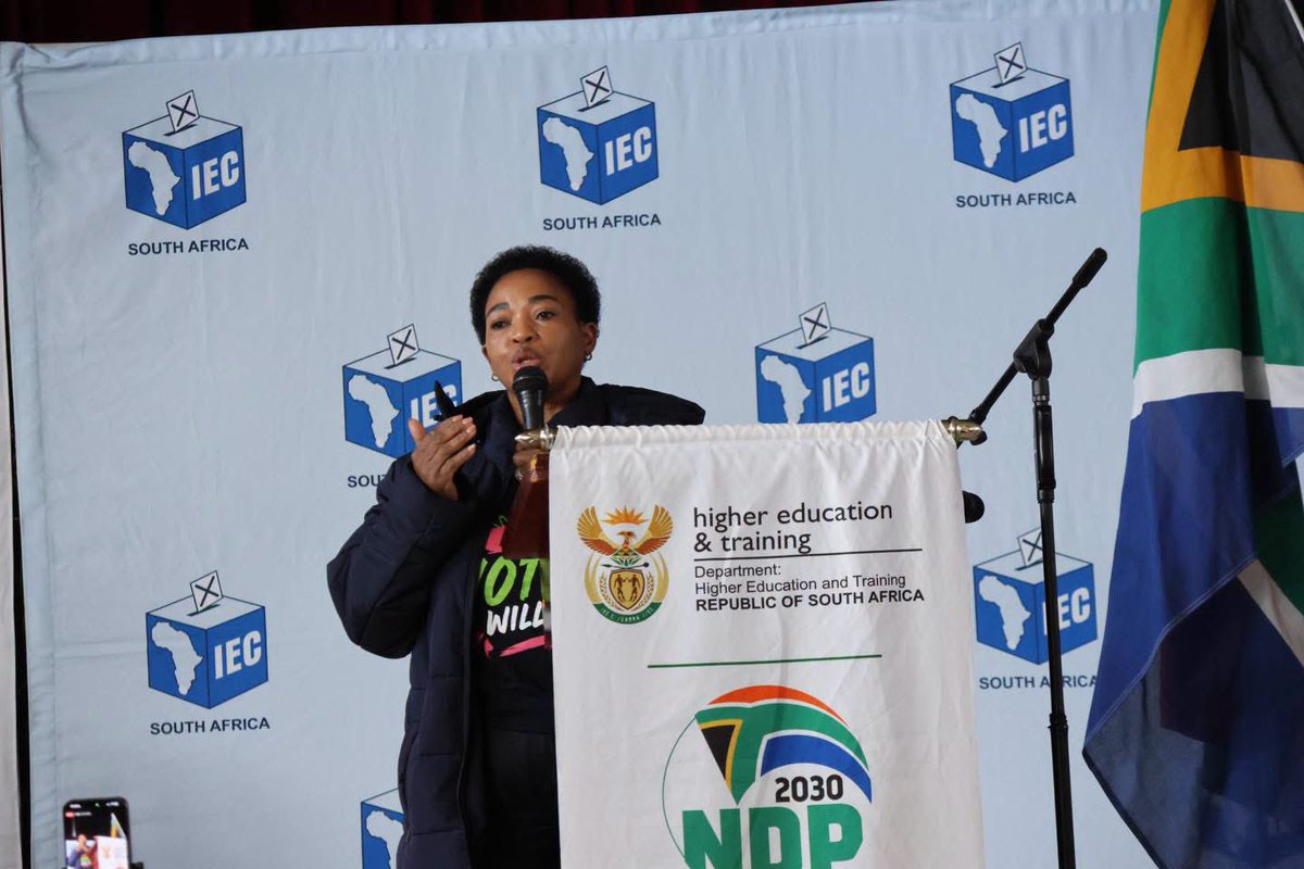 HigherHealthSA's tweet photo. Deputy Minister Dr DM Nomusa Dube-Ncube urged students &amp; NEET youth to register to vote at Majuba TVET College.
“Voting gives young people power to influence decisions on education, jobs &amp; opportunities. Hopelessness cannot shape our future.” https://t.co/oPqeNcKX35