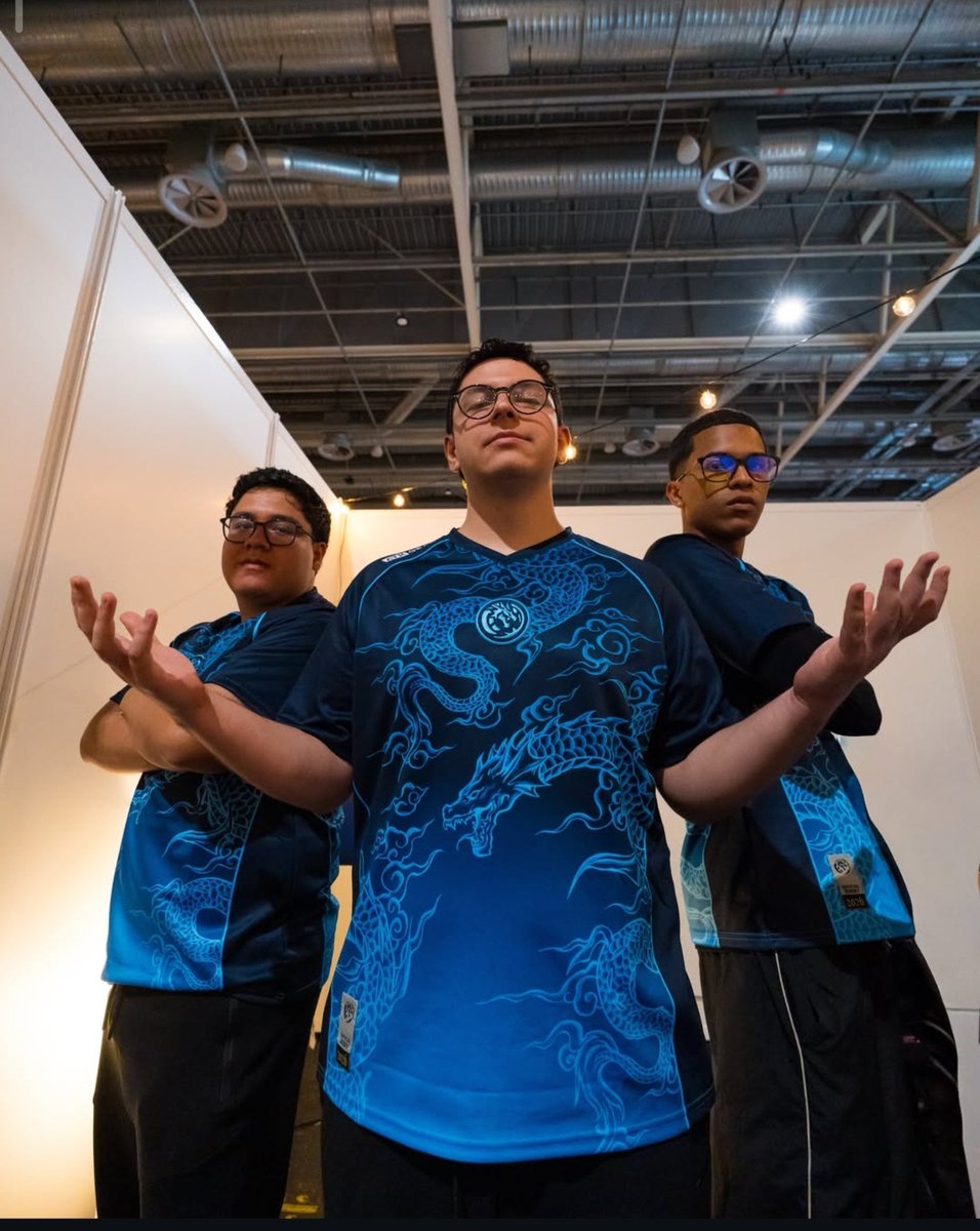 Tutiafunable's tweet photo. Yo me sacrifique para que ellos ganen 🤍💙🔥 
(Me tocó trabajar) 
@LeviatanGG @LevianetaMx @DeusAmirr @zDark29_ @Criminalgod_ https://t.co/rSVXYqr3Sj