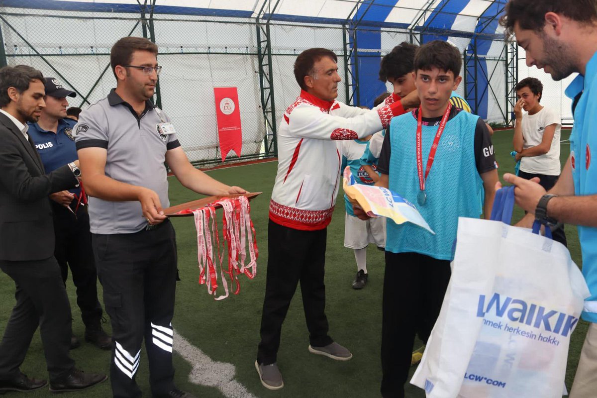 GSB_Ardahan's tweet photo. 🏆 Çıldır’da Kur’an Kursları Arası Futbol Turnuvası Sona Erdi

⚽️ Çıldır’da 27-31 Temmuz tarihleri arasında 8 takımın katılımıyla düzenlenen Kur’an Kursları Arası Futbol Turnuvası, centilmence mücadelelere sahne olan karşılaşmaların ardından tamamlandı. https://t.co/SrCaH2lxgL