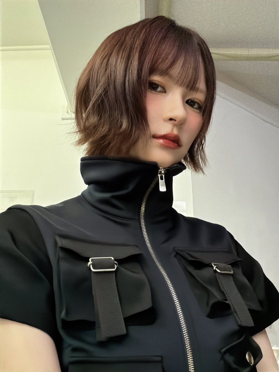 passcode_Emily's tweet photo. R←→L
左から見るとちょっとイギリス　

グランパ似 https://t.co/PR6kw6Y70J