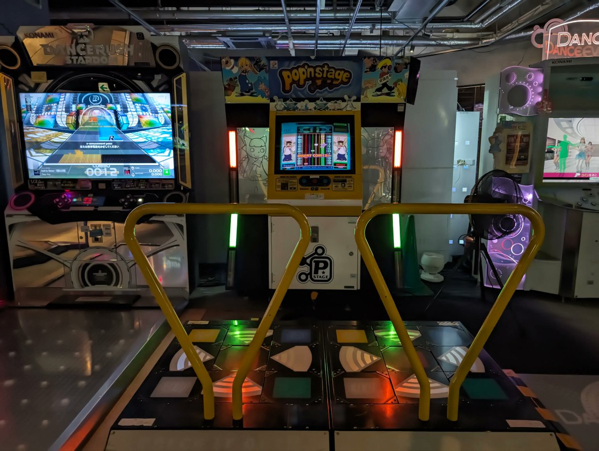 esplo77's tweet photo. 話題の音ゲーマーの聖地に行ってきました。pop'n stageなるPIUとポップンのキメラ、初めて知りました https://t.co/JEpmma7OCX
