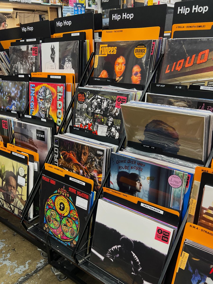 Elena43531's tweet photo. Vinyl collecting starts with browsing. 📀 https://t.co/beldf6j5eD