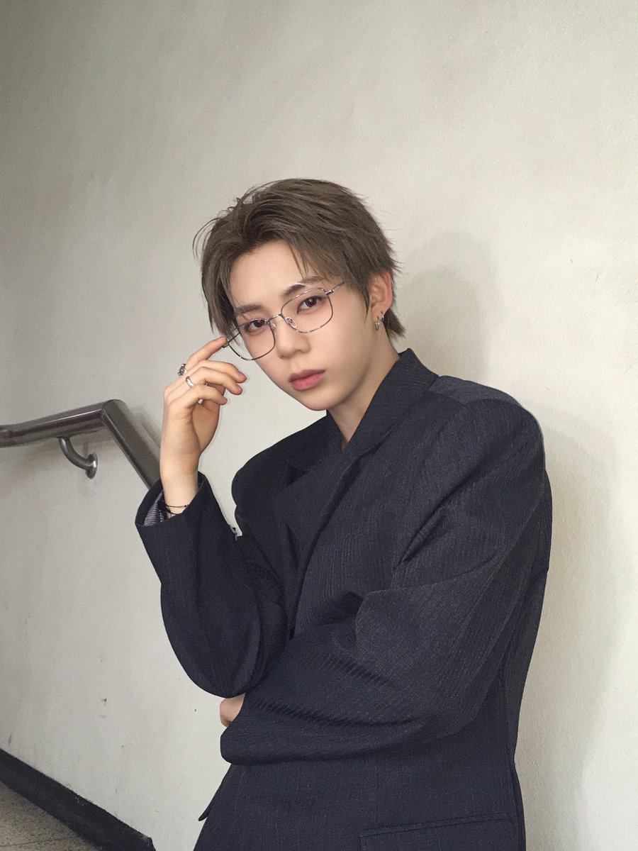 MEMBERS_8TURN's tweet photo. 뮤뱅 짱 이쁘지!!🖤🤍

#8TURN #에잇턴 #エイトターン
#승헌 #SEUNGHEON #スンホン https://t.co/Od3izkWhaz