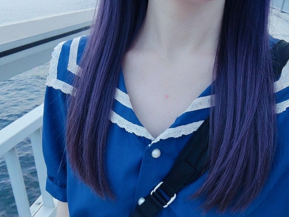 _69mimo's tweet photo. 昨日、ドリンク代高めだったからお酒飲もうと思ったけど、パッケージに惹かれて交換したご当地サイダーが美味しくて！こっちにして正解だった！🍾

あと深層ツアー初日を祝して、インナーカラーを紫にするなどしました〜 (写真は海風浴びた後でぱさぱさだけど…)
当日まで色保てて満足です！🟣 https://t.co/iZYGj9OmbK