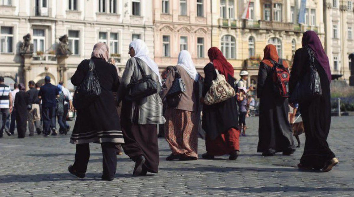 MedienfuzziShow's tweet photo. Quelle @realMaalouf 

Schockierende Daten enthüllen: Von 50 Millionen Muslimen in Europa beziehen 40 Millionen Sozialhilfe und andere Sozialleistungen. https://t.co/c5oj8taJXy