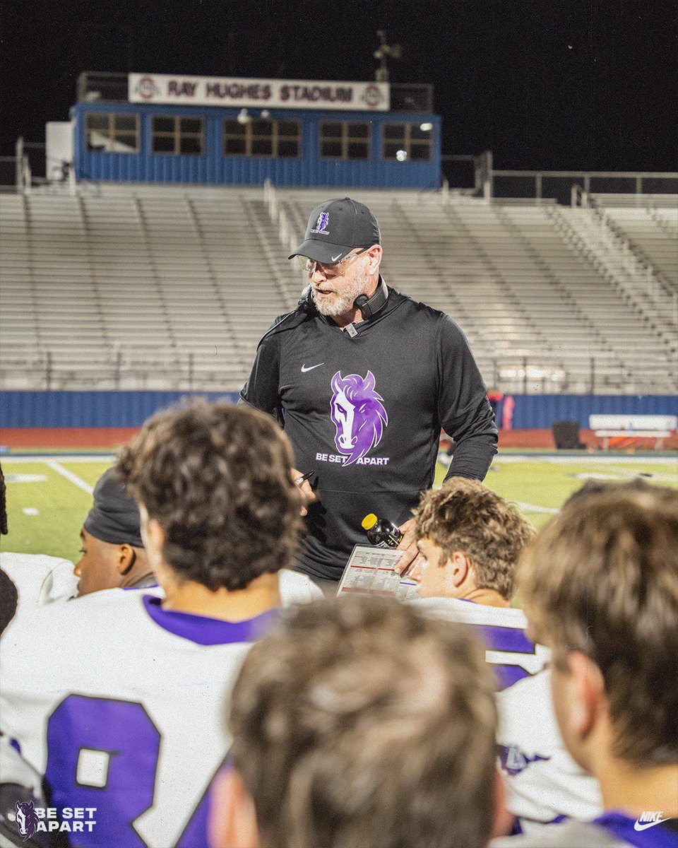 LAmustangFB's tweet photo. Friday Night Scrimmage 🔥💜🔥 #BeSetApart https://t.co/AxJDoZullH
