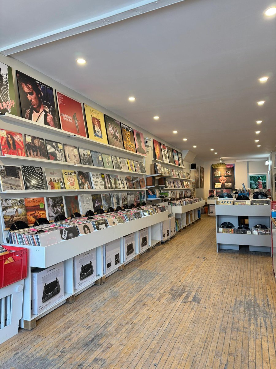 Callie63534's tweet photo. Vinyl makes music feel different. 💿 https://t.co/GCCYGO9igu