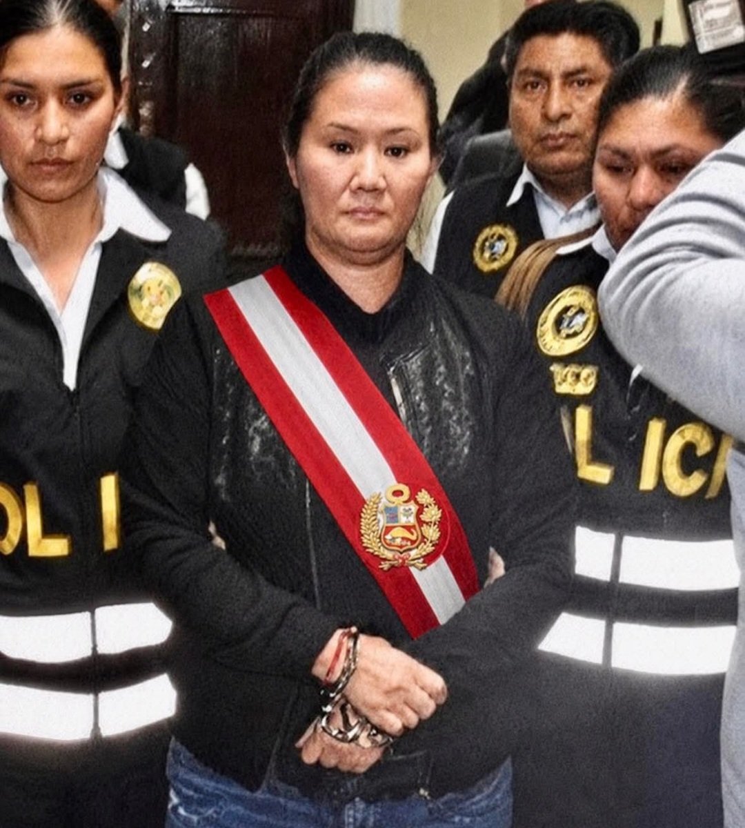 jOsh_xerial's tweet photo. @KarlaSchaefer Q bajo nivel de senadora nos ofrwce el.fujimorismo, tu vaga tanto se preparo para un gabinete de delincuentes 😂😂😂 https://t.co/mgsto2WljT