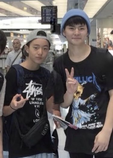 ultharutokun's tweet photo. some things never change and that’s haruto being yoshi’s little swagger 🤏🏻 (tho not so little anymoreㅋㅋ) https://t.co/8d8oRef4VC