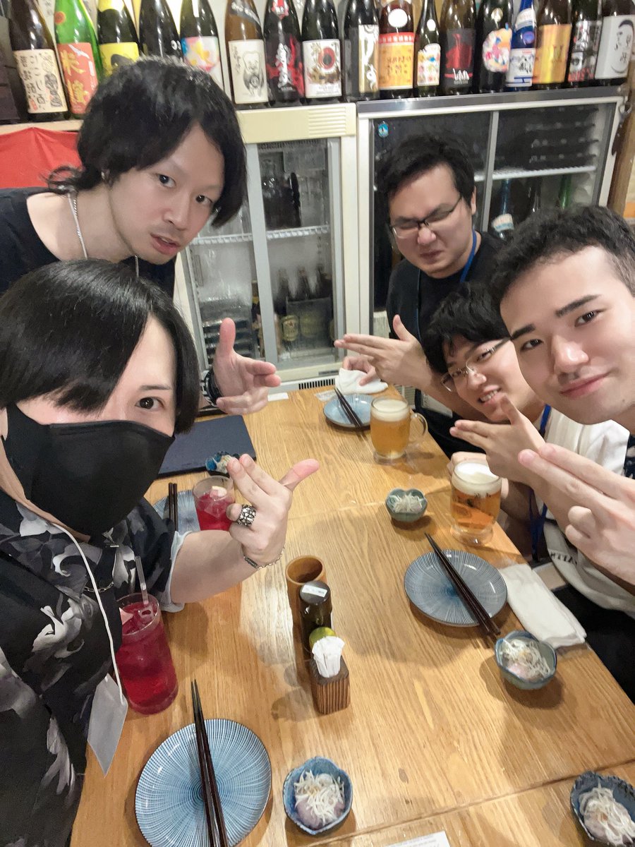 ChBlackStory's tweet photo. 「JAMES WEBB」(@jameswebb0666 )こと「株式会社WEBB」の皆様との邂逅が遂に実現しました！！！！！🤝🏻
⠀
「初代カメラマンa.k.a相沢咲太」と共に株式会社WEBBオフィスにお邪魔させて頂いたんですが「the！都会オフィスビル」って感じで2人とも緊張してました🥶
⠀
JAMES WEBBの皆様は快く我々を歓迎してくださり、クリエイティブについて深く語り合いました。
⠀
食事の場ではJAMES WEBBのチームワークの高さ、仲の良さ、意外なユーモアを知れて、より期待値の高いチームだと感じました！🔥
⠀
映像だけじゃなく、様々なホラーコンテンツにも取り組んでいるみたいなので「JAMES WEBB」絶対注目してください👁️
⠀
この度はJAMES WEBBの吉岡さん・木村さん・矢崎さん・ミノリムさん、本当にありがとうございました！
今後ともよろしくお願い致します！
⠀
#JAMESWEBB
#ブラックストーリー