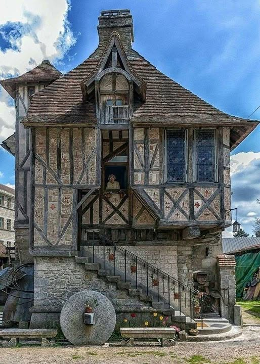 vorchunya21veka's tweet photo. 500-летний жилой дом, Аржантан, Франция.
И не нашлось мэра-патриота,который бы за откаты дельцов позволил бы его снести------------------- https://t.co/8MxraSi8Vn