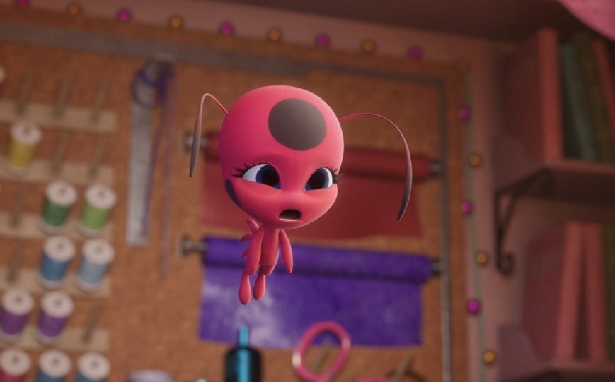 Trixxibug's tweet photo. Tikki telling Marinette not to do the protocol. Tikki giving Alya a pizza lucky charm that wasn't used. I fear she was trying to warn Alyanette that the protocol is exactly the response Lila expected... the protocol failed from the beginning and Tikki KNEW smth! 

#MLBS6Spoilers https://t.co/OqzMeJb7gg