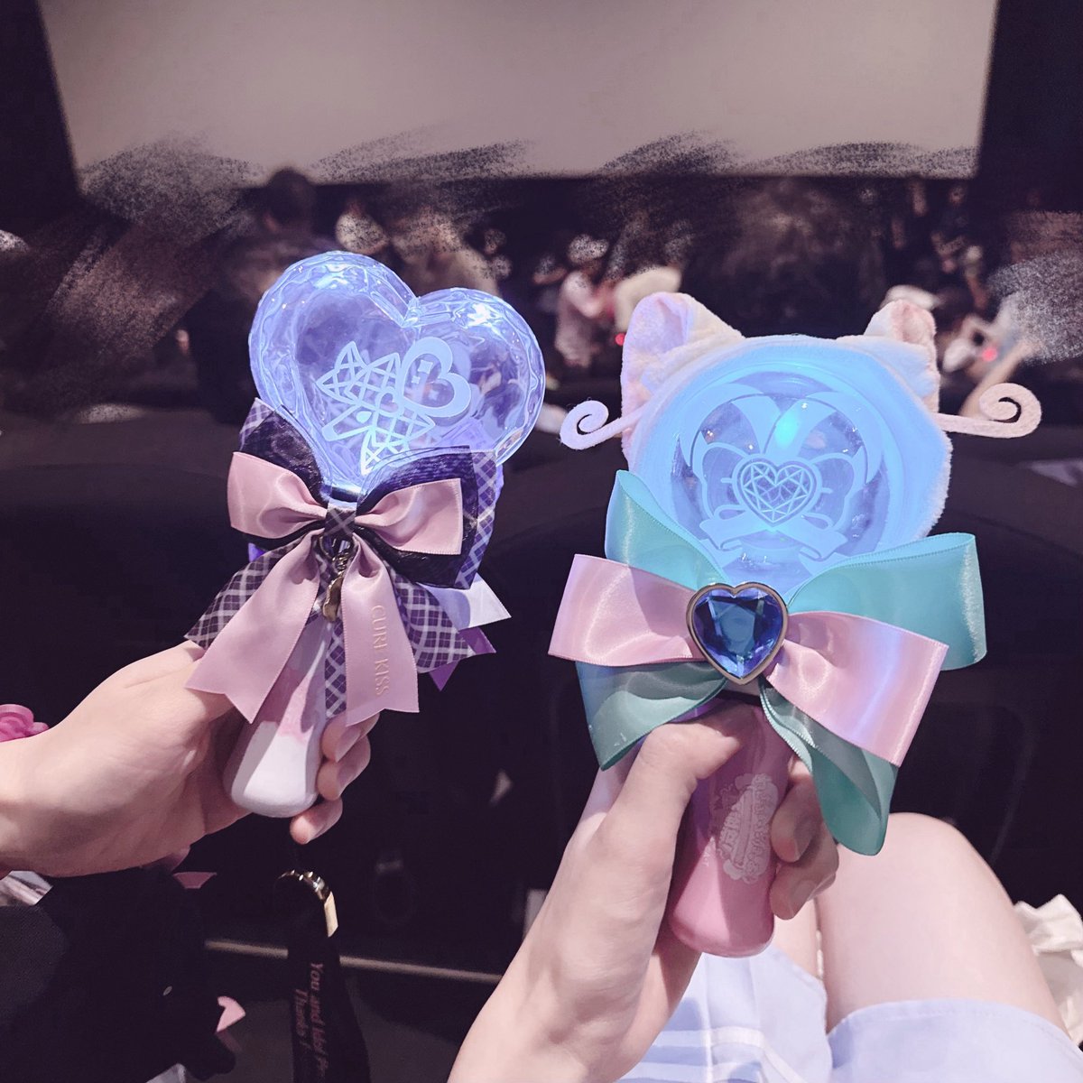 ririnya_21's tweet photo. 🎬映画キミとアイドルプリキュア♪応援上映
📍TOHOシネマズ池袋

観たことある映画なのにニャミーが出てきた時やっぱり泣いちゃった😿🩵
入場特典のアイアイブレス、メロロンで嬉しい🖤🎀
上映前にたんプリの4人とハイタッチできたのも嬉しかった🔍💖
来月公開のたんプリの映画も楽しみ😻💭 https://t.co/BsbhTpjw4I
