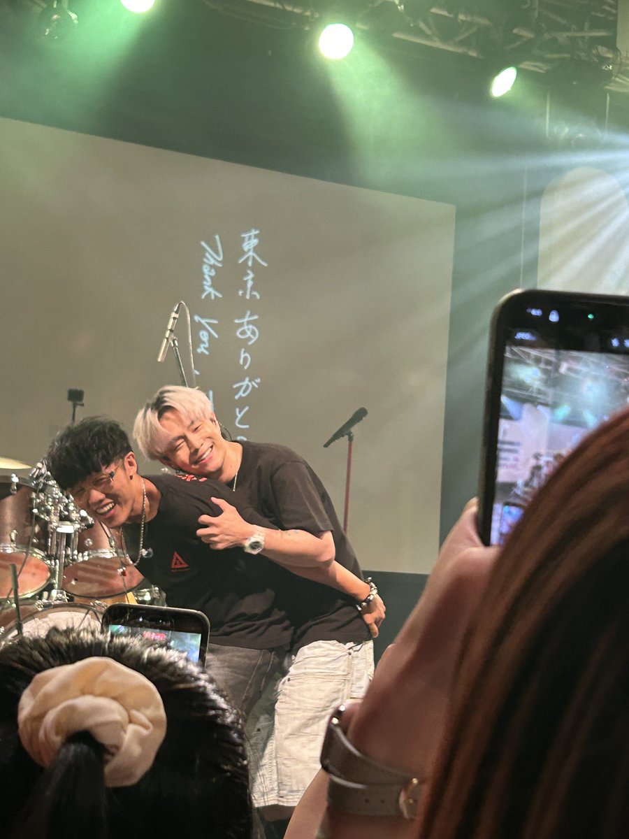 trip_with_a's tweet photo. 八三夭 東京公演 Duo Music Exchange
昨日の大阪とセトリ変えてきました。色々やってくれて楽しかったです。ちなみに霸天さんのファッションはいつものファッションに戻っていました。ジャイアンツ？スワローズ？と期待していたのにねえ。最後電哥&amp;逼逼が可愛いかったです😍ありがとうございました😊 https://t.co/CWrgw64BbH