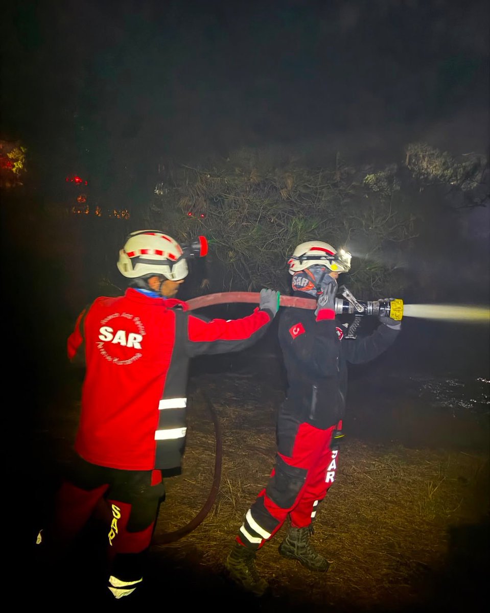 Sarkurtarma's tweet photo. SAR Balıkesir Temsilciliği, Susurluk ilçesi Yıldızlı Mahallesi’nde meydana gelen orman yangınında soğutma ve söndürme çalışmalarını tamamlayarak operasyonu sonlandırmıştır.
#OrmanYangını #susurluk #balıkesir https://t.co/JkYM88Rqi2