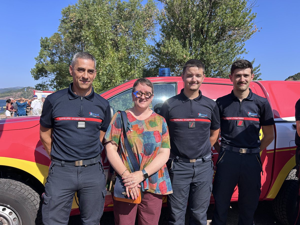 PompiersHerault's tweet photo. #ClinDOeil || Vous avez été très nombreux ce matin au Lac du Salagou à venir à la rencontre des sapeurs-#pompiers de l’#Hérault comme Célia Pouget sous-préfète de Lodève MERCI aux enfants pour leurs sourires & leur enthousiasme Images rares de la @PAFofficiel survolant le Lac 🫶 https://t.co/Rf2DcZ7F4G