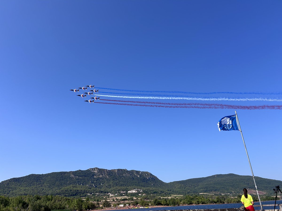 PompiersHerault's tweet photo. #ClinDOeil || Vous avez été très nombreux ce matin au Lac du Salagou à venir à la rencontre des sapeurs-#pompiers de l’#Hérault comme Célia Pouget sous-préfète de Lodève MERCI aux enfants pour leurs sourires & leur enthousiasme Images rares de la @PAFofficiel survolant le Lac 🫶 https://t.co/Rf2DcZ7F4G
