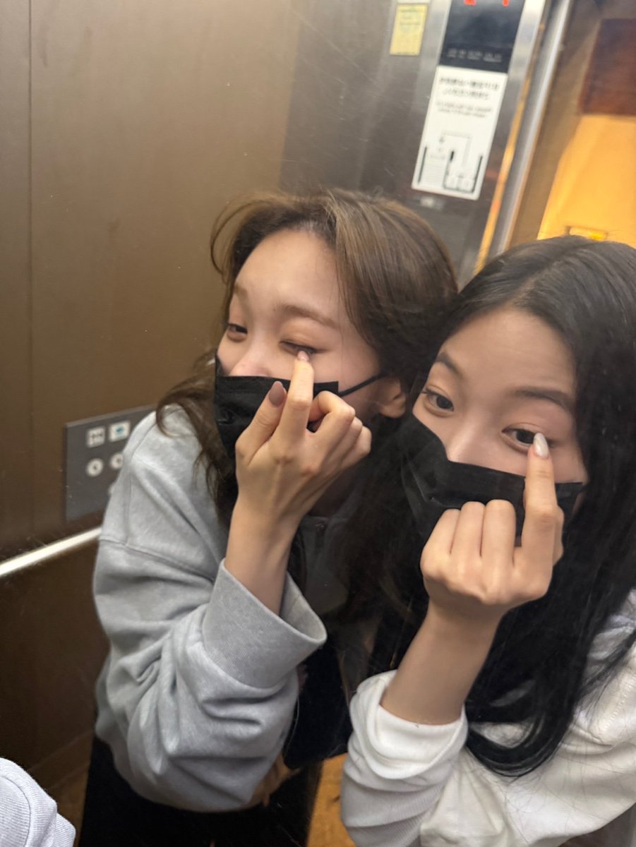 IM_LESSERAFIM's tweet photo. 채원언니 생일 축하해애애애🤍
앞으로도 많이 많이 같이 놀아줘><
항상 고맙고 우리가 정말 사랑하는거 알지!!?
#LE_SSERAFIM #르세라핌
#KAZUHA #카즈하 https://t.co/s3F0hxAUIm