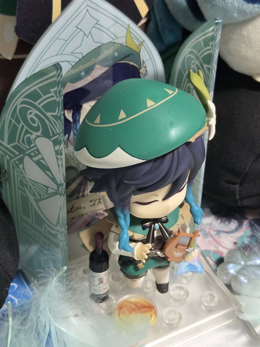 mintycodie's tweet photo. @dorksen_art I just wanna share how perfect your Venti acrylic is for my figure 😭 I'm glad I got the last one! 💚 https://t.co/fC6wRblIjA