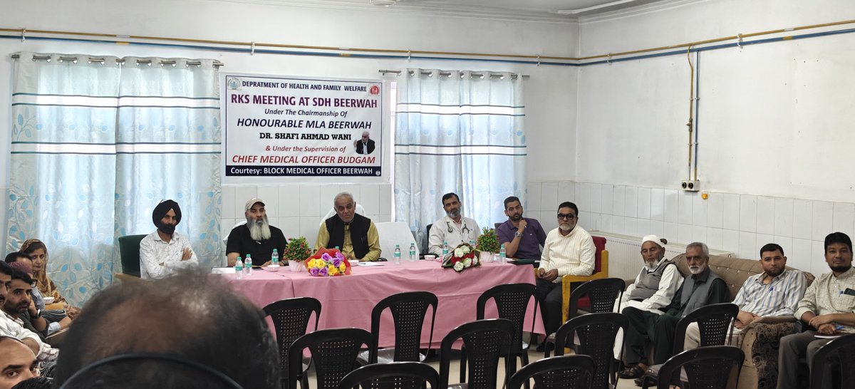 ReyazRehim's tweet photo. Today Hon'ble MLA Beerwah Dr. @ShafiAhmadWani4 Sahab chaired a meeting of the Rogi Kalyan Samiti (#RKS) of Medical Block Beerwah at #SDH Beerwah to review the functioning of healthcare services and discuss measures for their further improvement. https://t.co/iuPIzv6hKC