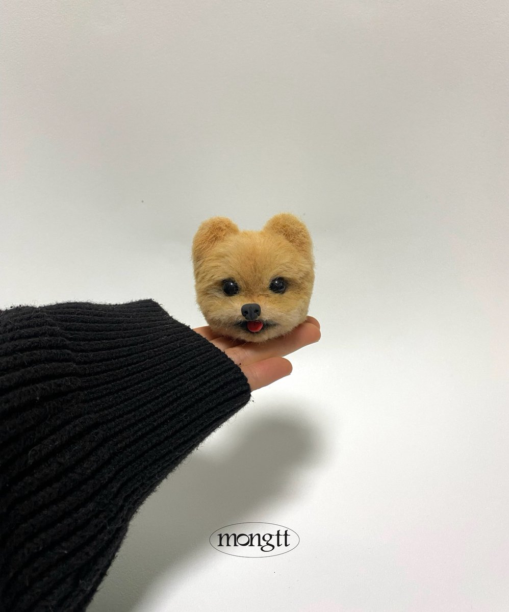 atelier_mongtt's tweet photo. [𝐇𝐨𝐰 𝐭𝐨 𝐨𝐫𝐝𝐞𝐫]

몽뜨 커스��� 얼굴 키링 🤍

완전히 똑같이 재현하기보다는
아이만의 분위기를 살려
몽뜨의 시선으로 재구성하여 제작합니다.

🐶 주문 시 보내주실 사진 🐶
-정면 사진
-옆모습 사진
-뒷모습 사진

📏 키링 사이즈: 약 6–7cm… https://t.co/m3YTpGrGwQ