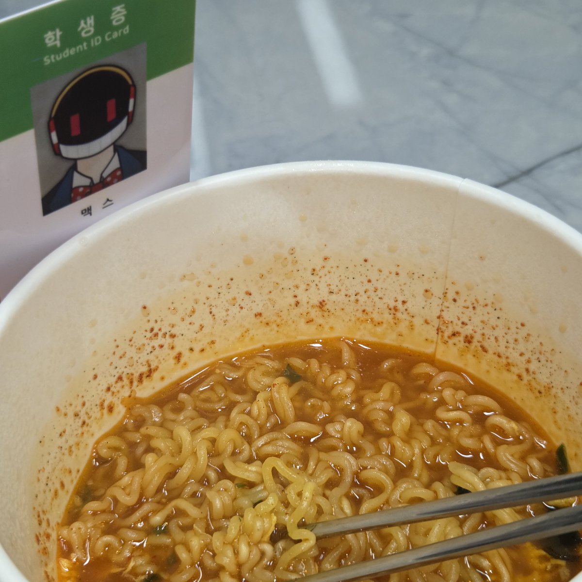 agidd0ng's tweet photo. 맥스 넌 못먹겠지 https://t.co/STPj4i230x