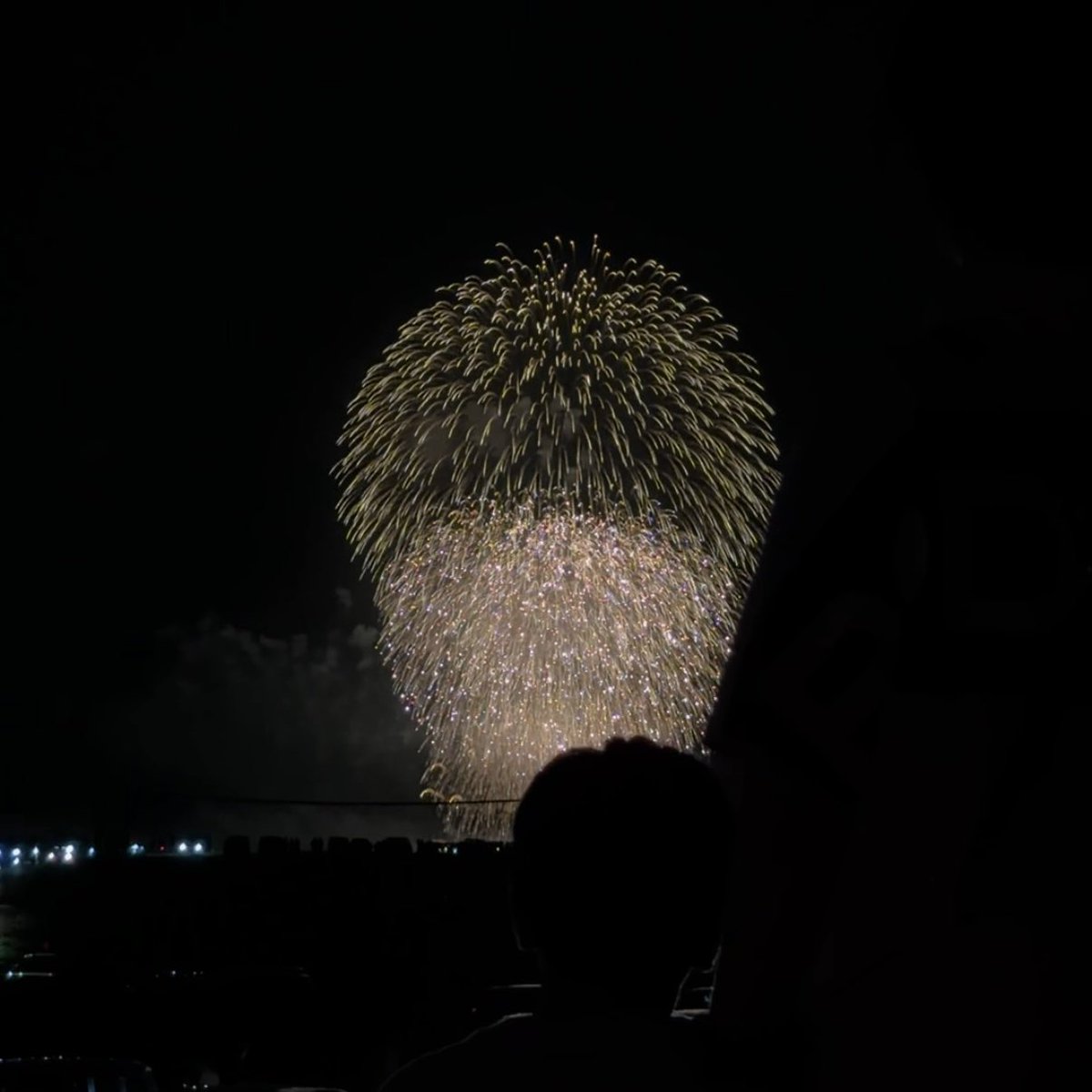 __p9999's tweet photo. 生ハム貪りながら花火見て夏感じた🎇 https://t.co/ctGZebrfhx