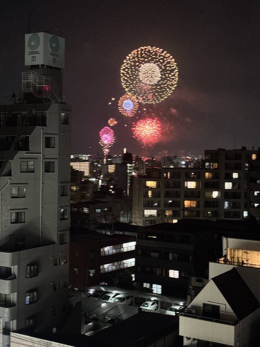 koh_ams's tweet photo. いたばし・戸田花火大会。
マンション屋上より。
開始直前に雷鳴りましたが、最後まで無事見ることができました。 https://t.co/Ejs09qLOp6