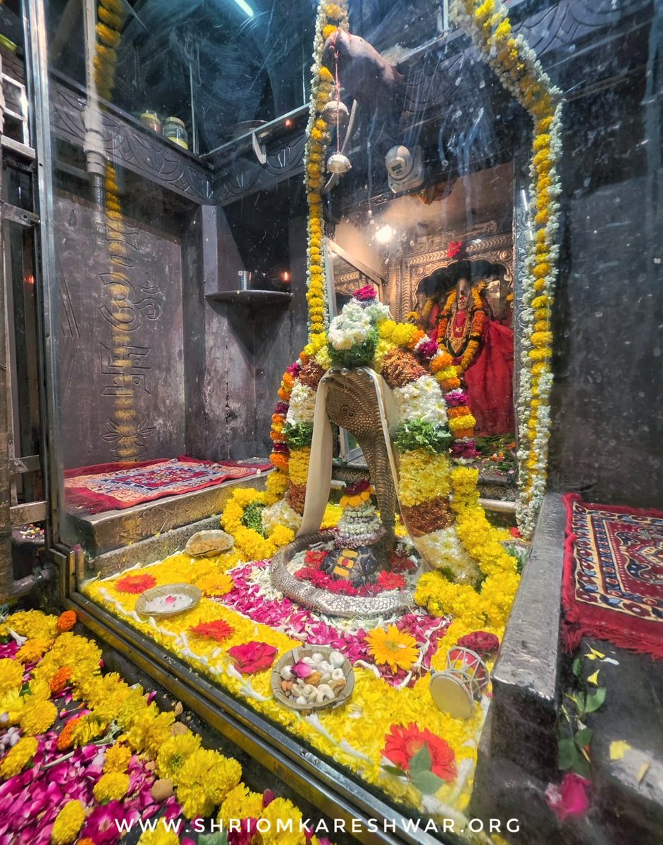 OmkarJyotirling's tweet photo. 🚩जय ओंकार जी 🚩
द्वादश ज्योतिर्लिंग में चतुर्थ, श्री ओंकारेश्वर में श्री ओंकार  महाराज के श्रृंगार दर्शन।
श्रावण कृष्ण पक्ष तृतीया स. 2082 शनिवार दिनांक-01/08/26
वेब-https://t.co/cOFsHLEZaw
हेल्प-8989998686(8AM-8PM)
#omkareshwar #ओम्कारेश्वर https://t.co/XfEVAaE1Yt