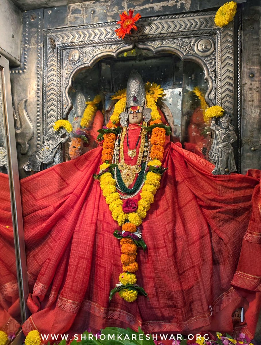 OmkarJyotirling's tweet photo. 🚩जय ओंकार जी 🚩
द्वादश ज्योतिर्लिंग में चतुर्थ, श्री ओंकारेश्वर में श्री ओंकार  महाराज के श्रृंगार दर्शन।
श्रावण कृष्ण पक्ष तृतीया स. 2082 शनिवार दिनांक-01/08/26
वेब-https://t.co/cOFsHLEZaw
हेल्प-8989998686(8AM-8PM)
#omkareshwar #ओम्कारेश्वर https://t.co/XfEVAaE1Yt
