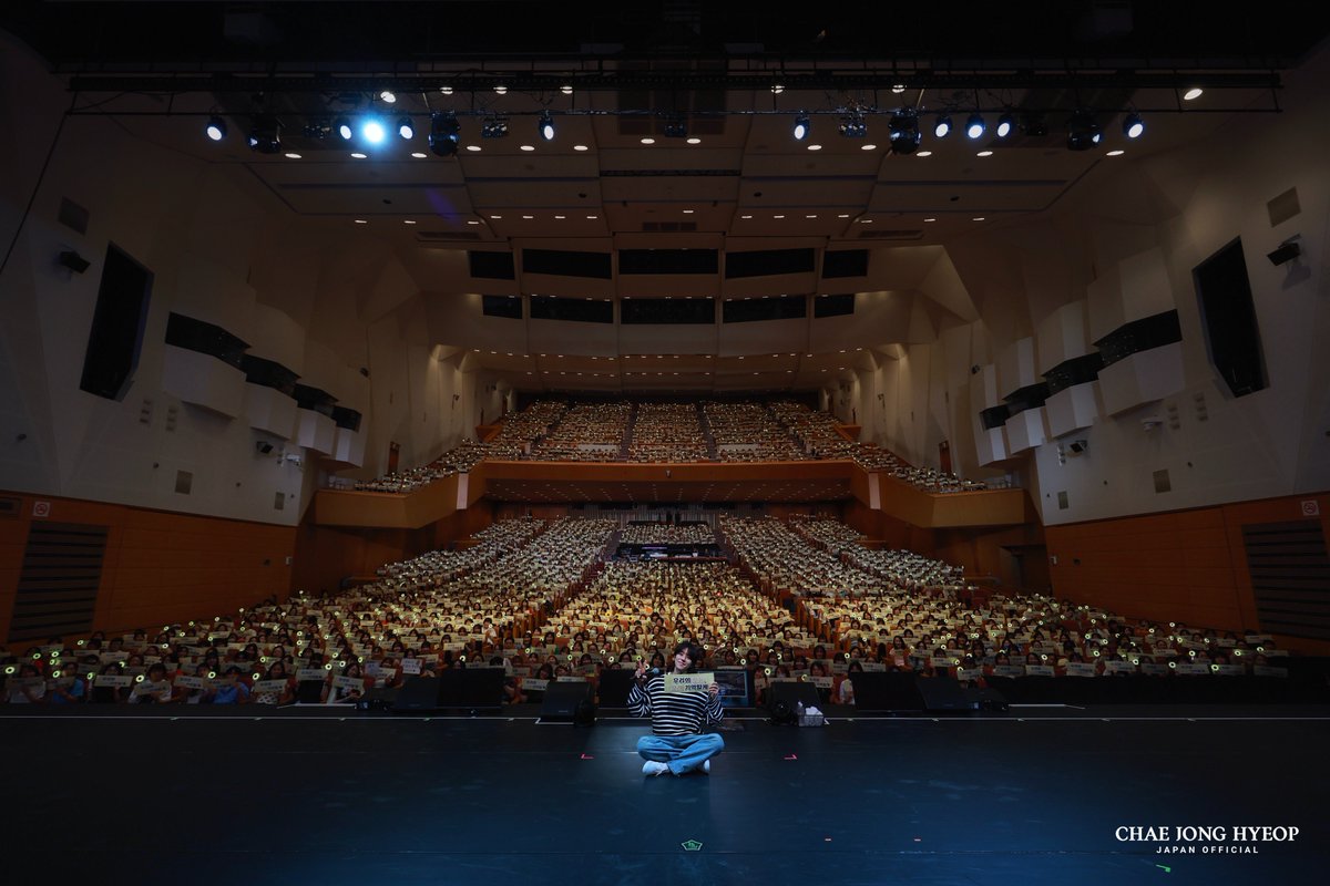 cjh_official_jp's tweet photo. 2026 CHAE JONG HYEOP Fanmeeting in JAPAN 'THE WAY for US’
🌻大阪公演🎲

⋆⸜8/1(土) ⸝‍⋆
大阪、おおきに🐙
会場いっぱいにひまわり畑が咲きました🌻

#チェジョンヒョプ
#채종협
#CHAEJONGHYEOP
#CHAEst🌻
#FANMEETING
#THE_WAY_for_US https://t.co/FxIGWW78MI
