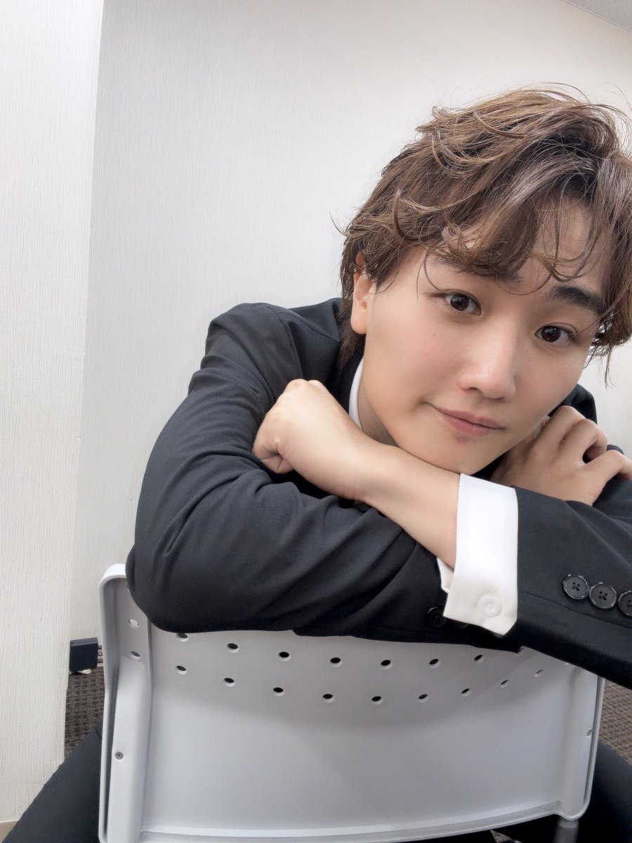 show_sster_0913's tweet photo. スーツでリリースイベントでした！！
めっちゃ来てくれてうるっとしちゃった。音楽とダンスもっと届けたい。がんばるぞ
最高に盛り上がりすぎて最高すぎたよおおおお！ありがとう😭
最終の最終までハイタッチしたけどみんなに喜んでもらえるのが1番嬉しい。ありがとう！
また会おな https://t.co/djV4M5wbeb