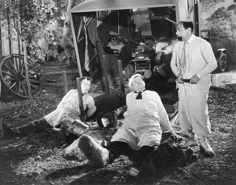 laurelHardyNews's tweet photo. Enjoying a nice relaxing trip to the high multitudes, drinking plenty of water and lots of it because it's good for your nuyves.

#LaurelAndHardy
#StanAndOllie
#StanLaurel
#OliverHardy
#CharlieHall
#ThemTharHills https://t.co/XAL7YgloVt