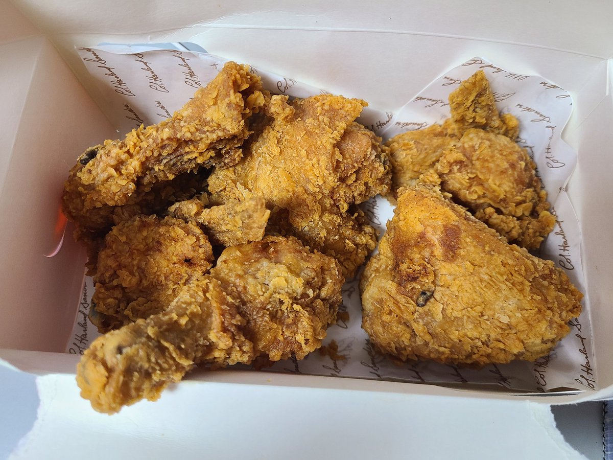 YOO_0114's tweet photo. 26/08/01(토) 21:10~22:30
오운완 👍
운동 후 치킨은 못 참아...🤤 https://t.co/PcYDXJon90