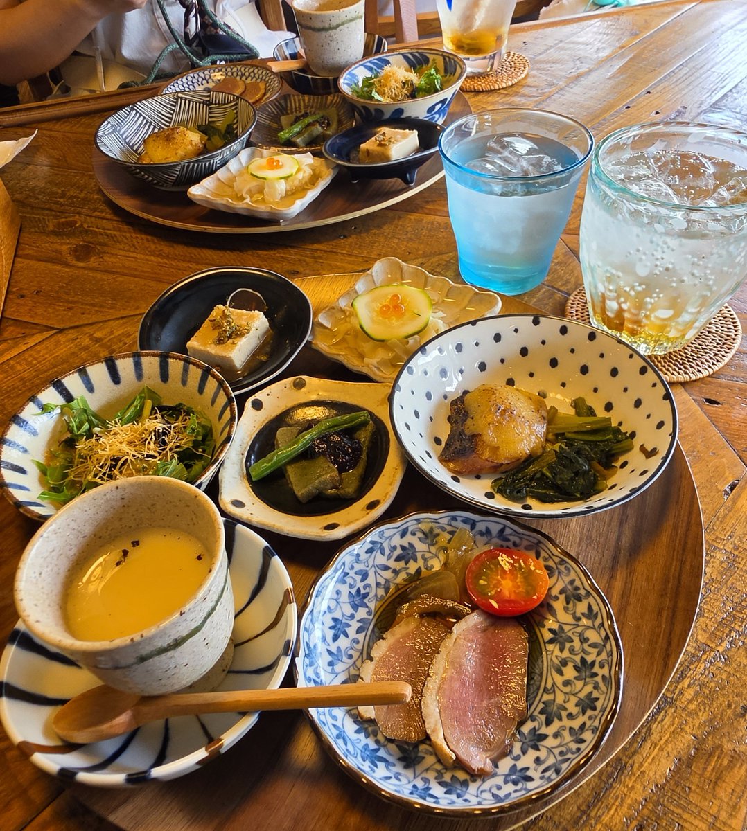 ciloh_kook's tweet photo. 小鉢だけでもお腹満たされちゃう。
どれも美味しかった😋 https://t.co/iYOzklR2CQ