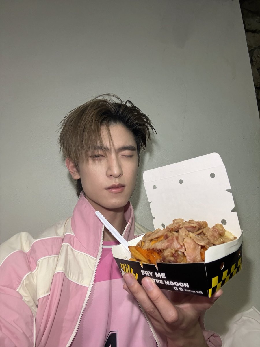 tthomastc's tweet photo. อย่าลืมไปกิน FATFRIES กันนะคับ ขอบคุณ CEO ใจดีครับ 😋

THOMASKONG TOKY GAME ON 
#CheeringForTMKFamily

DOMUNDI SPORTS 2026
#DMDSportsDay2026

#FatFries https://t.co/Khjc5cL3yg