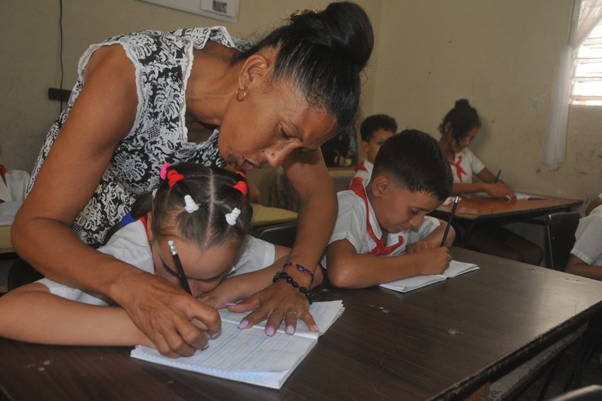 cubadebatecu's tweet photo. 🇨🇺 Más de 1,2 millones de trabajadores del sector presupuestado se beneficiarán con el incremento salarial https://t.co/krOKNRxEK0 https://t.co/VFvqvD8SMe